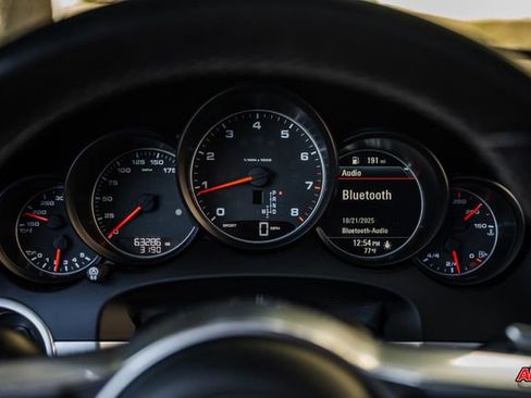 Used 2018 Porsche Cayenne Platinum Edition image 10