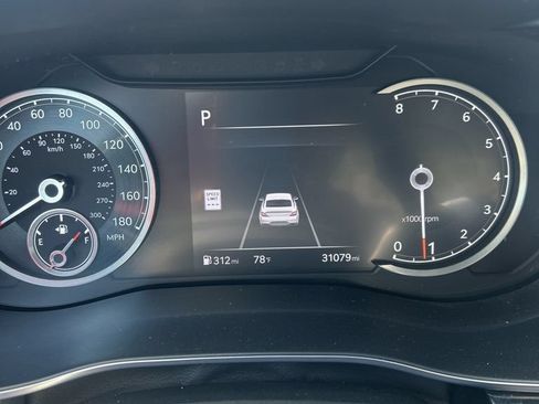 Used 2025 Genesis G70 2.5T RWD image 9