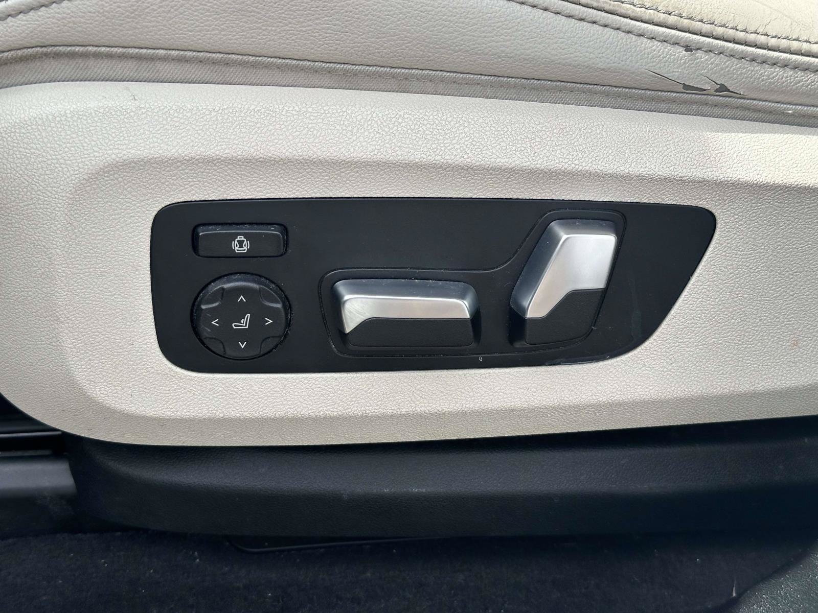 Used 2019 BMW X5 xDrive40i w/ M Sport Package AWD/4WD image 13