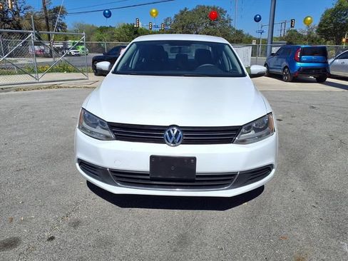 Used 2014 Volkswagen Jetta SE FWD image 2