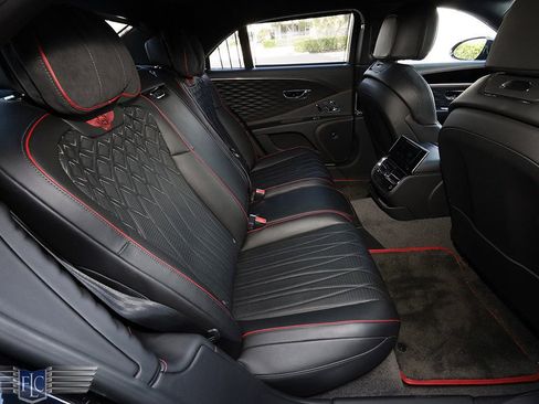 Used 2022 Bentley Flying Spur V8 image 12