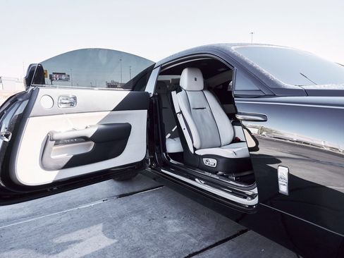 Used 2015 Rolls-Royce Wraith image 25