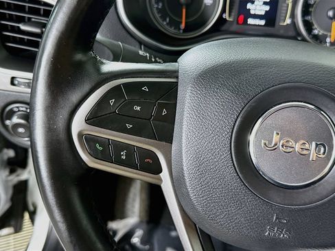 Used 2019 Jeep Cherokee Latitude Plus w/ Cold Weather Group AWD/4WD image 20