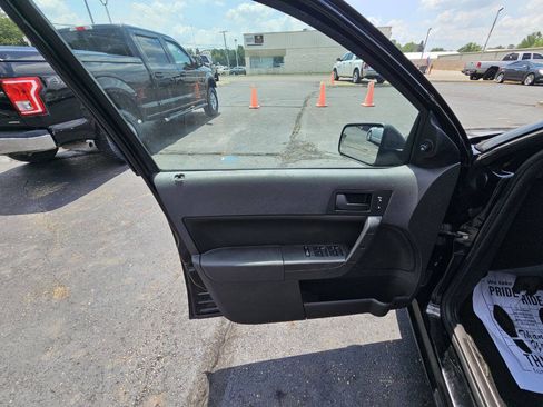Used 2011 Ford Focus SE FWD image 11