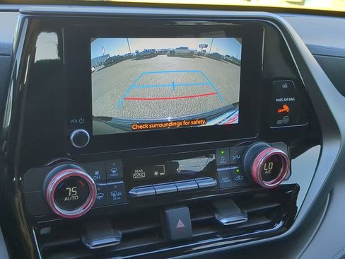 Used 2023 Toyota Highlander L image 26