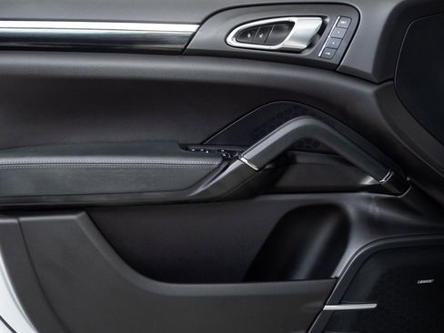Used 2015 Porsche Cayenne S image 6