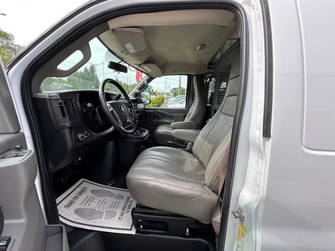 Used 2019 Chevrolet Express 2500 w/ Driver Convenience Package RWD image 13