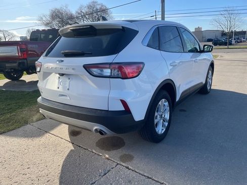 Used 2020 Ford Escape SE image 13