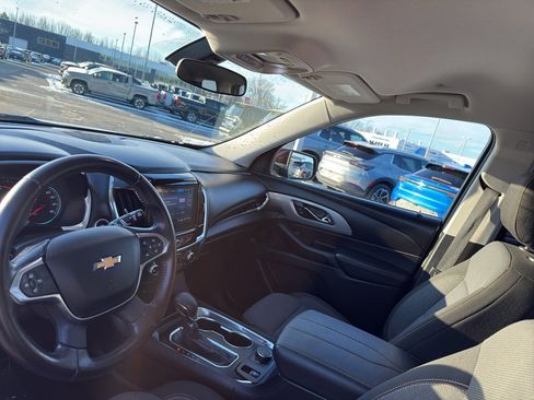 Used 2021 Chevrolet Traverse LT image 24