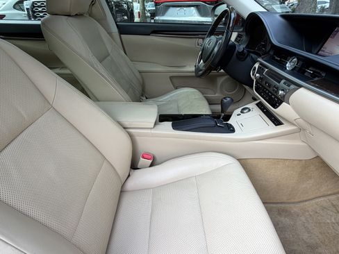 Used 2013 Lexus ES 350 w/ Luxury Pkg FWD image 40