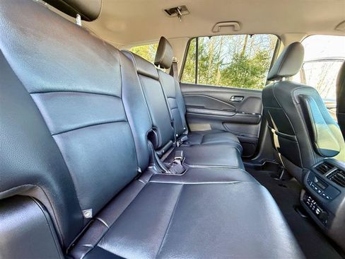 Used 2018 Honda Pilot Touring image 23