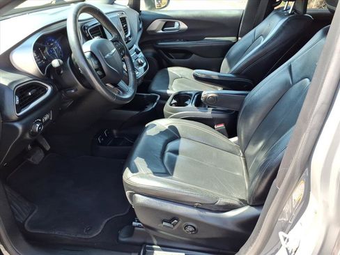 Used 2020 Chrysler Pacifica Touring-L w/ Advanced Safetytec Group AWD/4WD image 10