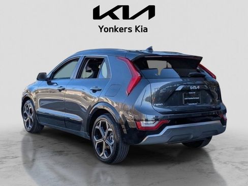 Used 2024 Kia Niro SX Touring FWD image 9