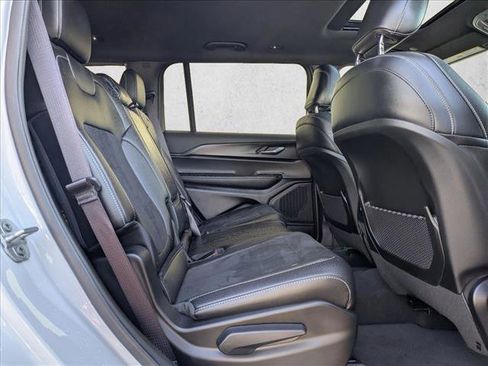 Used 2025 Jeep Grand Cherokee L Altitude image 18