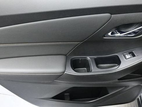 Used 2020 Chevrolet Traverse LT FWD image 19