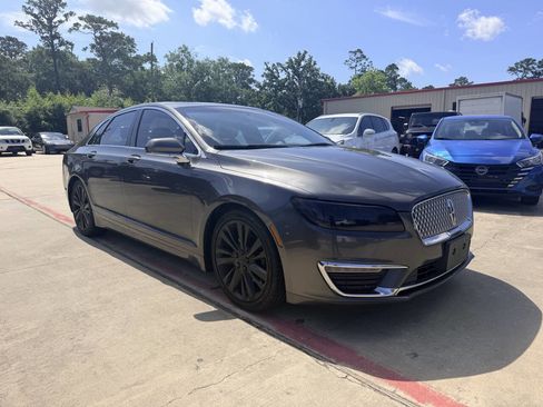 Used 2017 Lincoln MKZ Reserve FWD image 3