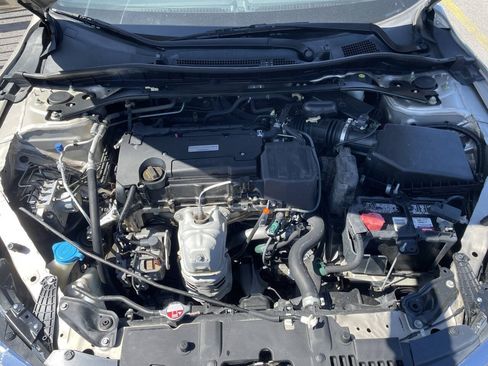 Used 2017 Honda Accord EX-L image 10
