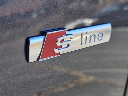 Used 2023 Audi Q5 2.0T Premium w/ Convenience Package image 11