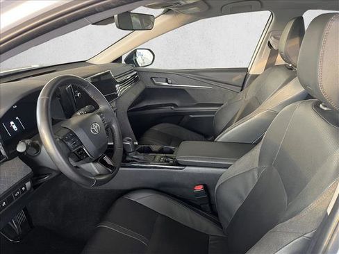 Used 2025 Toyota Camry XLE image 8