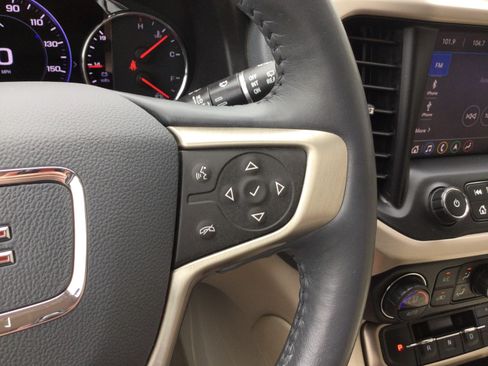 Used 2020 GMC Acadia Denali AWD/4WD image 18