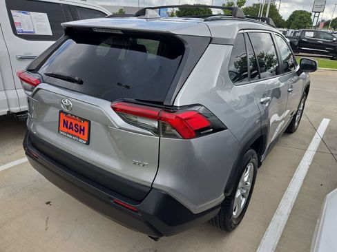 Used 2019 Toyota RAV4 XLE FWD image 2