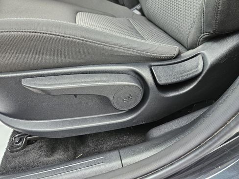 Used 2024 Kia Sportage LX image 9