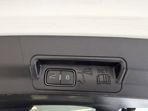 Used 2022 Ford Explorer XLT w/ Equipment Group 202A image 38