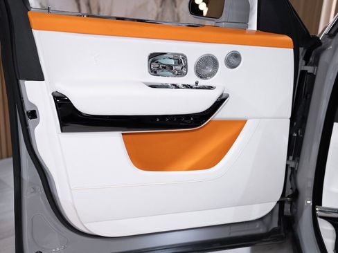 Used 2023 Rolls-Royce Cullinan w/ Cullinan Package image 26