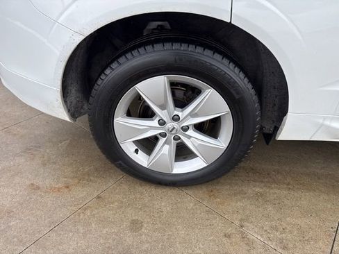 Used 2022 Volvo XC60 B5 Momentum image 9