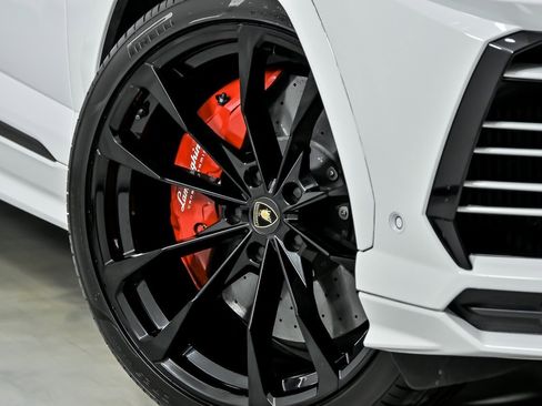 Used 2020 Lamborghini Urus image 4
