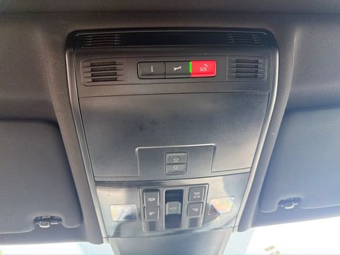Used 2023 Volkswagen Tiguan SE R-Line FWD image 28