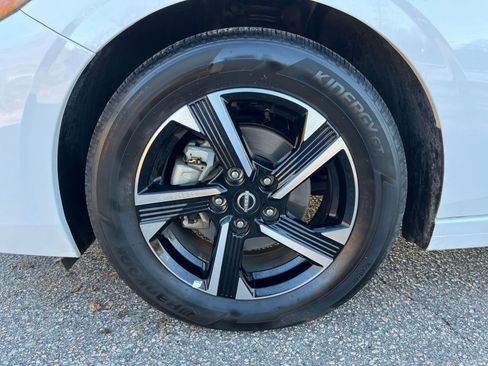 Used 2025 Nissan Sentra SV image 24