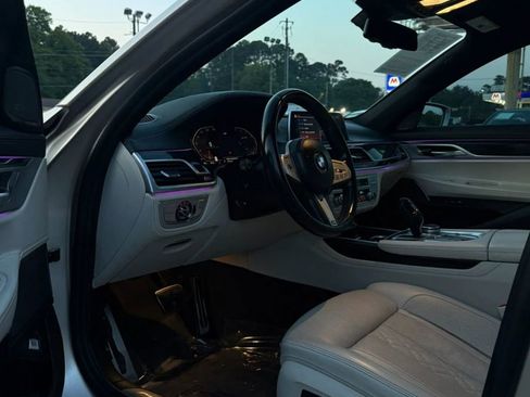 Used 2022 BMW 740i w/ Luxury Rear Seating Package RWD image 17