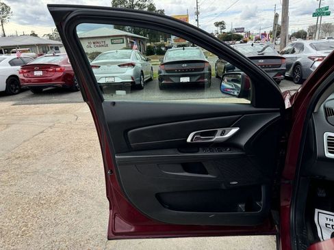 Used 2017 GMC Terrain SLE w/ Technology Package image 11