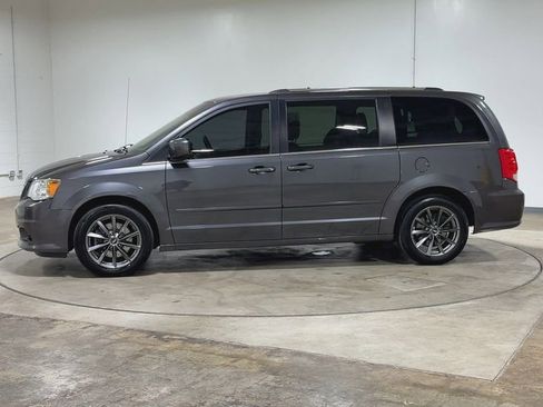 Used 2017 Dodge Grand Caravan SXT FWD image 6
