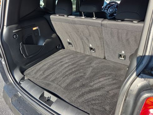Certified 2023 Jeep Renegade Altitude AWD/4WD image 29