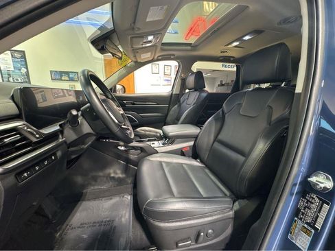 Used 2025 Kia Telluride S image 4