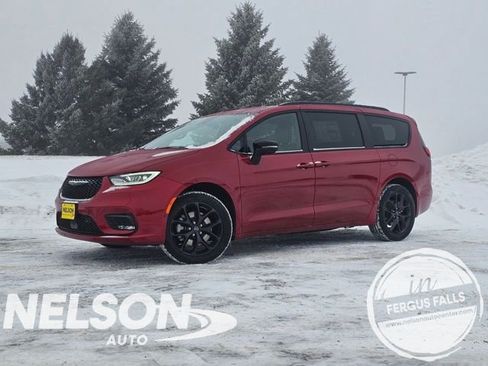 New 2026 Chrysler Pacifica Select w/ S Appearance Package image 1
