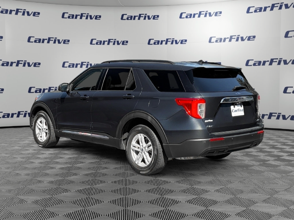 Used 2023 Ford Explorer XLT AWD/4WD image 3