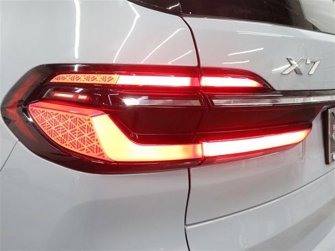 Used 2023 BMW X7 xDrive40i w/ Executive Package AWD/4WD image 10