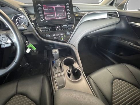 Used 2023 Toyota Camry SE FWD image 3