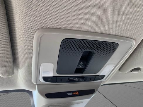 Certified 2025 Honda HR-V EX-L image 31