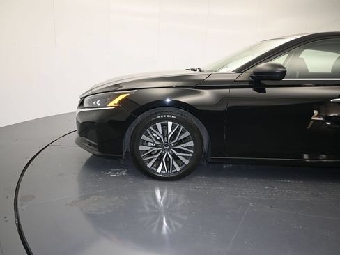 Certified 2024 Nissan Altima 2.5 SV FWD image 9