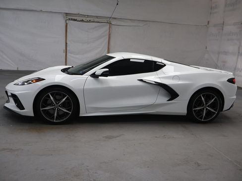 Used 2022 Chevrolet Corvette Stingray Coupe w/ Z51 Performance Package RWD image 4