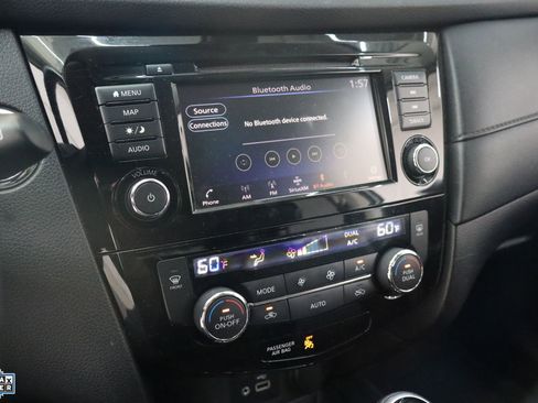 Used 2020 Nissan Rogue SV w/ Premium Package image 21