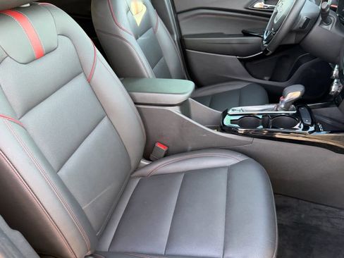 Used 2024 Chevrolet Trax RS w/ Sunroof Package image 11