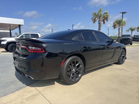 Used 2022 Dodge Charger SXT w/ Blacktop Package RWD image 7