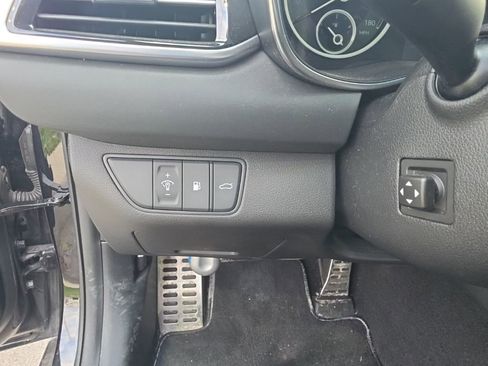 Used 2024 Genesis G70 2.5T w/ Sport Prestige Package image 8