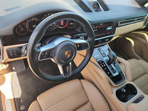 Used 2022 Porsche Cayenne AWD/4WD image 10