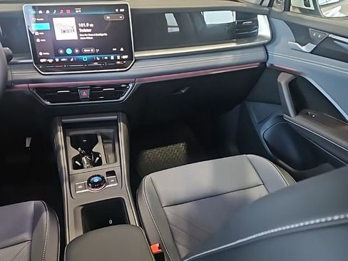 New 2026 Volkswagen Tiguan SE image 24